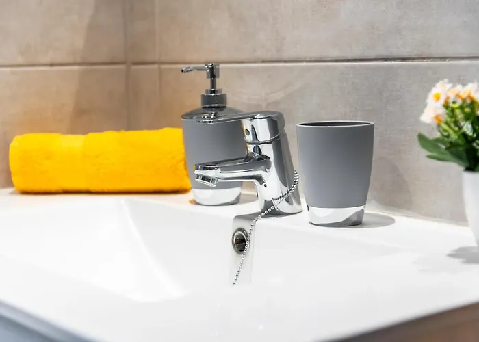 Panoramic 2 Bed Penthouse Apartment *